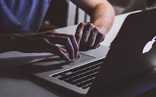 看到这一步我直接关掉：这种跳转不是给你看的，是来拿你信息的